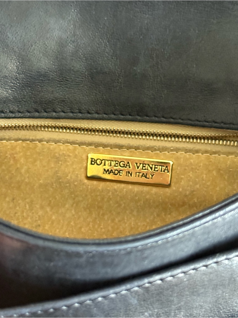 Bottega Veneta Black Intrecciato Leather Clutch. A Find In Immaculate Condition - Picture 5 of 9
